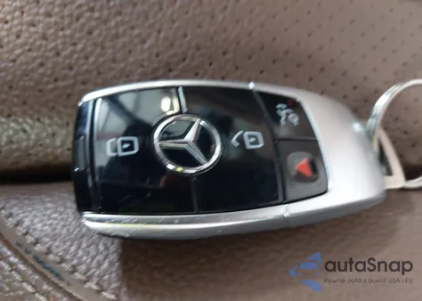 2017 Mercedes-Benz E 300 4Matic z USA, uszkodzony, nr VIN WDDZF4KB7HA174395